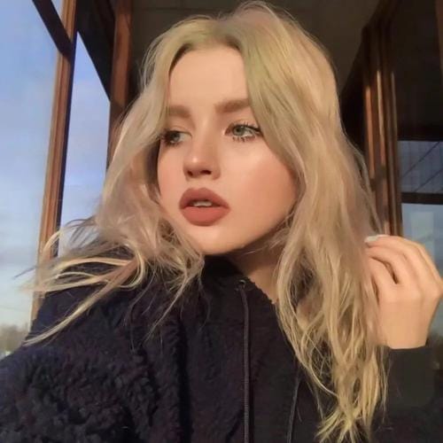 Ayesha Khan avatar